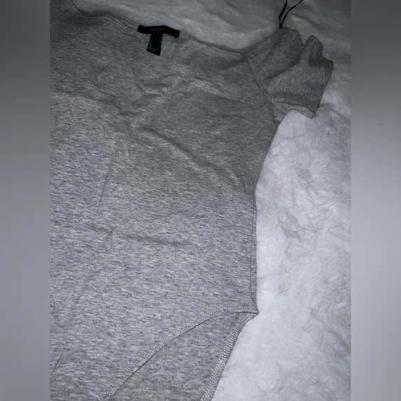 4/$10 Bundle Sale: NWOT Forever 21 Off Shoulder Short Sleeve Bodysuit - Picture 3 of 4